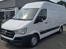 Weiß (metallic) Gebraucht 2016 Hyundai H 350 Van | 7.950 € (Fairer Preis)