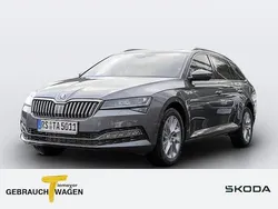 Grau Gebraucht 2024 Skoda Superb Style Kombi | 35.450 €