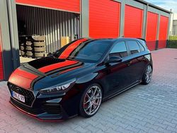 Schwarz Gebraucht 2017 Hyundai i30 Kleinwagen | 21.500 € (Etwas zu teuer)