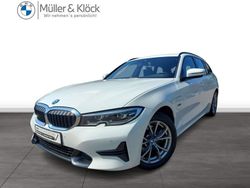 Alpinweiß uni Gebraucht 2022 BMW 320e Sport Line Kombi | 26.990 € (Guter Preis)