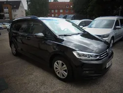 Schwarz Gebraucht 2021 VW Touran Van / Kleinbus | 11.900 € (Fairer Preis)