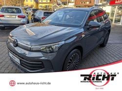 Grau Gebraucht 2024 VW Tiguan Life SUV | 30.680 € (Fairer Preis)