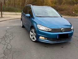 Blau Gebraucht 2017 VW Touran Sound Van / Kleinbus | 19.999 € (Teuer)