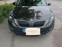 Schwarz Gebraucht 2020 Skoda Octavia Ambition Kombi | 14.990 € (Guter Preis)