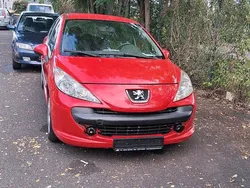 Rot Gebraucht 2008 Peugeot 207 Limousine | 1.800 € (Fairer Preis)