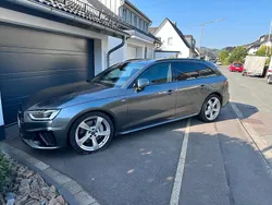 Grau Gebraucht 2022 Audi A4 S-Line Kombi | 42.900 €