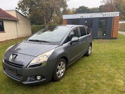 Grau Gebraucht 2012 Peugeot 5008 Family Van / Kleinbus | 4.900 € (Superpreis)