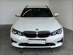 Weiß Gebraucht 2022 BMW 320 Sport Line Limousine | 28.440 € (Superpreis)