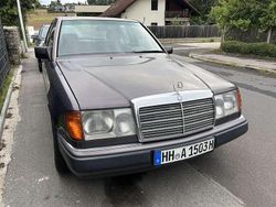 Braun Gebraucht 1992 Mercedes E230 Limousine | 4.900 €