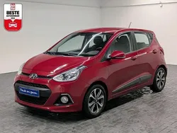 Rot (passion red met.) Gebraucht 2015 Hyundai i10 YES! Kleinwagen | 10.480 € (Etwas zu teuer)