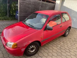Rot Gebraucht 1997 Toyota Starlet Kleinwagen | 500 € (Superpreis)