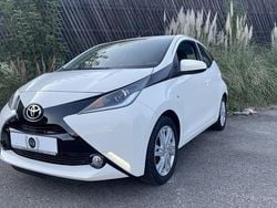 Weiß Gebraucht 2016 Toyota Aygo X-play Kleinwagen | 7.250 € (Guter Preis)
