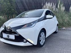 Weiß Gebraucht 2016 Toyota Aygo X-play Kleinwagen | 7.500 € (Guter Preis)