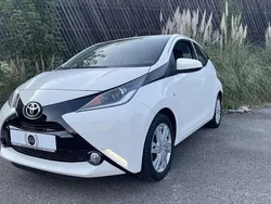 Weiß Gebraucht 2016 Toyota Aygo X-play Kleinwagen | 7.500 € (Guter Preis)