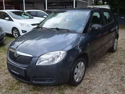 Grau Gebraucht 2009 Skoda Fabia Limousine | 2.900 € (Fairer Preis)