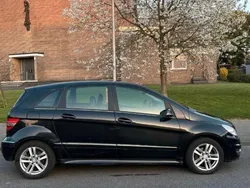 Schwarz Gebraucht 2010 Mercedes B180 Van / Kleinbus | 3.500 € (Fairer Preis)