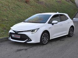 Weiß Gebraucht 2019 Toyota Corolla Hybrid Club Limousine | 21.840 € (Etwas zu teuer)