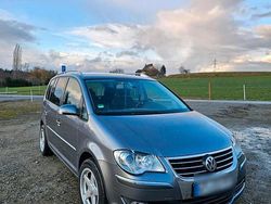 Grau Gebraucht 2007 VW Touran Highline Van / Kleinbus | 3.999 € (Fairer Preis)