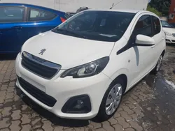 Weiß Gebraucht 2015 Peugeot 108 Active Kleinwagen | 3.680 € (Fairer Preis)