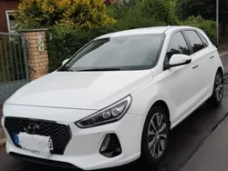 Weiß Gebraucht 2017 Hyundai i30 Premium Limousine | 16.500 € (Fairer Preis)