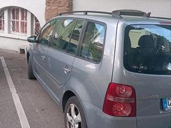 Grau Gebraucht 2010 VW Touran Van / Kleinbus | 5.500 € (Fairer Preis)