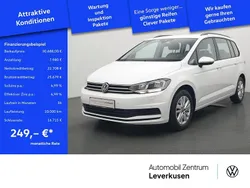 Gruen Gebraucht 2024 VW Touran Comfortline Van / Kleinbus | 30.688 € (Guter Preis)