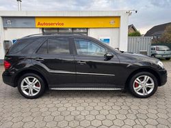 Schwarz Gebraucht 2007 Mercedes ML320 SUV | 15.490 €
