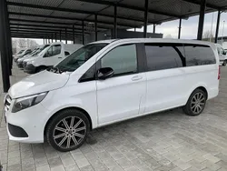 Bergkristallweiss metallic Gebraucht 2021 Mercedes V220 Van / Kleinbus | 32.850 € (Superpreis)