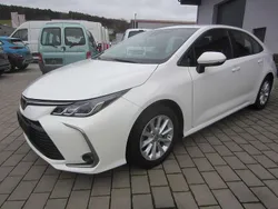 Weiß Gebraucht 2022 Toyota Corolla Limousine | 16.900 € (Guter Preis)