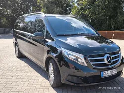 Schwarz Gebraucht 2017 Mercedes V250 Avantgarde Van / Kleinbus | 29.500 € (Fairer Preis)