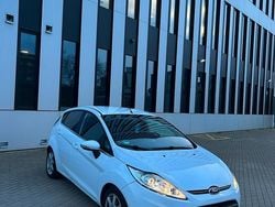 Weiß Gebraucht 2012 Ford Fiesta Kleinwagen | 2.900 € (Guter Preis)