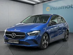 Blau Gebraucht 2023 Mercedes B220 Van / Kleinbus | 34.049 € (Fairer Preis)