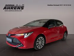 Karminarot metallic, dach schwarz Gebraucht 2019 Toyota Corolla Club Limousine | 20.490 € (Fairer Preis)