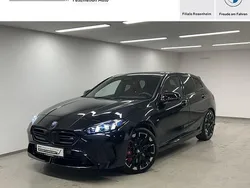 Saphirschwarz Gebraucht 2024 BMW M135 Performance Kleinwagen | 51.950 €