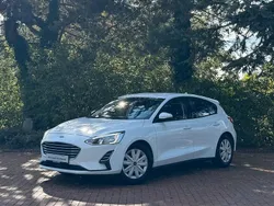 Weiß Gebraucht 2018 Ford Focus Limousine | 10.499 € (Guter Preis)