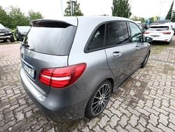 Mountaingrau metallic mountaingrau metallic Gebraucht 2018 Mercedes B220 AMG line Van / Kleinbus | 22.344 € (Etwas zu teuer)