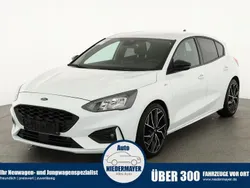 Frost weiß Gebraucht 2022 Ford Focus ST-Line Limousine | 18.995 € (Guter Preis)