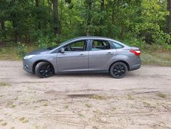 Grau Gebraucht 2012 Ford Focus Trend Limousine | 2.799 € (Guter Preis)