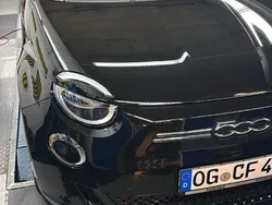 Schwarz Gebraucht 2023 Fiat 500e Kleinwagen | 26.300 € (Teuer)