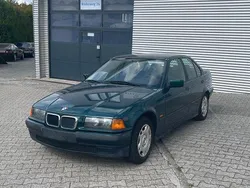 Grün Gebraucht 1996 BMW 320 Limousine | 2.800 €