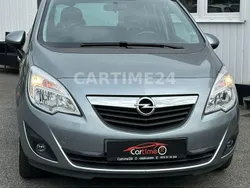 Silber Gebraucht 2011 Opel Meriva Design Edition Van / Kleinbus | 5.899 € (Fairer Preis)
