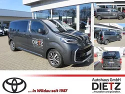 Titanium grey metallic Gebraucht 2024 Toyota Proace Verso Club Kombi | 44.549 € (Etwas zu teuer)