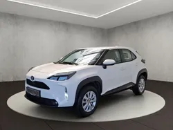 Weiß Gebraucht 2023 Toyota Yaris Hybrid Comfort SUV | 21.750 € (Superpreis)