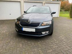 Grau Gebraucht 2016 Skoda Octavia Kombi | 9.990 € (Fairer Preis)