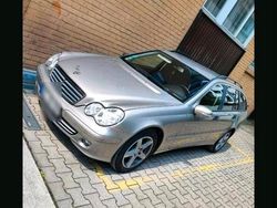 Silber Gebraucht 2006 Mercedes 220 Kombi | 2.400 €