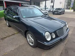 Blau Gebraucht 2001 Mercedes E200 Avantgarde Limousine | 4.800 € (Teuer)