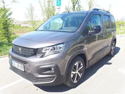 Grau Gebraucht 2022 Peugeot e-Rifter GT Van / Kleinbus | 19.500 € (Superpreis)