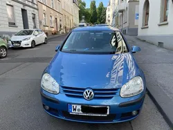 Blau Gebraucht 2004 VW Golf V Kleinwagen | 2.000 € (Fairer Preis)