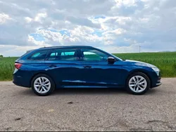Blau Gebraucht 2024 Skoda Octavia Ambition Kombi | 22.700 € (Superpreis)