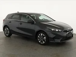 Experience grün metallic Neu 2025 Kia Ceed Limousine | 24.245 € (Guter Preis)